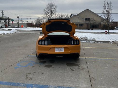 Used 2019 Ford Mustang GT Premium image 8