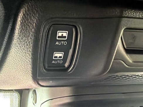 Used 2024 Jeep Wrangler Unlimited Rubicon AWD/4WD image 23