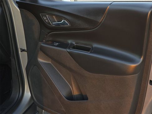 Used 2018 Chevrolet Equinox LT image 34