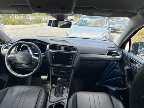 Used 2022 Volkswagen Tiguan SE FWD image 12
