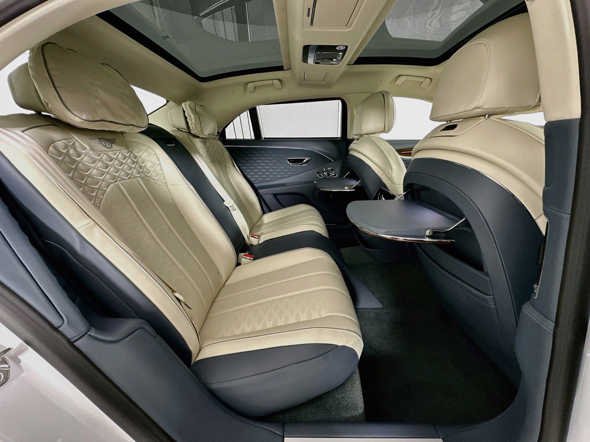 Certified 2025 Bentley Flying Spur Plug-In Hybrid AWD/4WD image 28