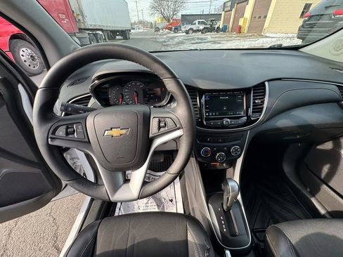 Used 2018 Chevrolet Trax LT w/ LT Convenience Package image 12