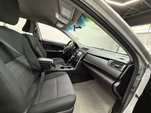 Used 2017 Toyota Camry LE image 19
