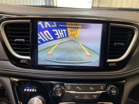 Used 2026 Chrysler Pacifica Select AWD/4WD image 45