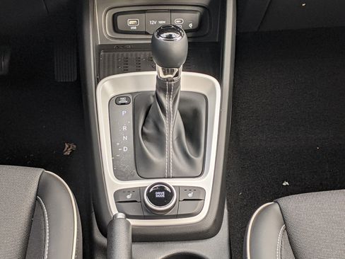 Certified 2025 Hyundai Venue Limited image 14