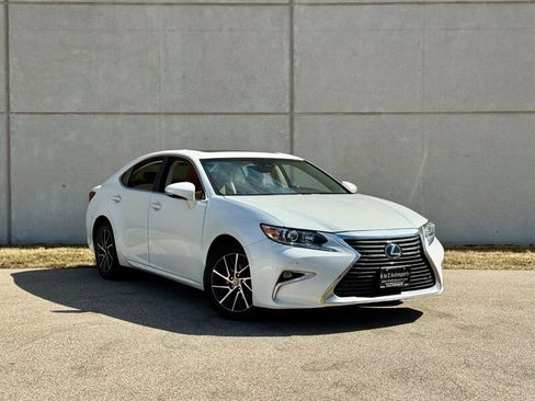 Used 2016 Lexus ES 350 w/ Luxury Package w/Wood Trim image 2