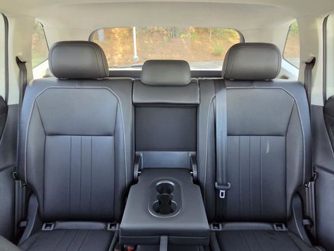 Used 2023 Volkswagen Tiguan SE w/ Panoramic Sunroof Package image 52