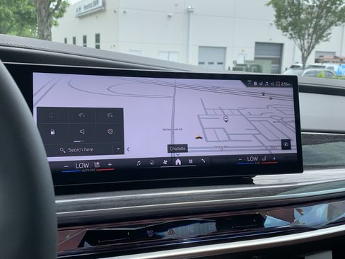 New 2025 BMW 750e xDrive image 28