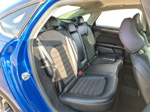 Used 2017 Ford Fusion SE w/ Equipment Group 201A image 31