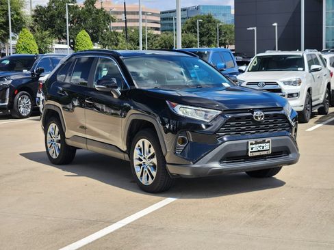 Used 2021 Toyota RAV4 XLE Premium AWD/4WD image 3