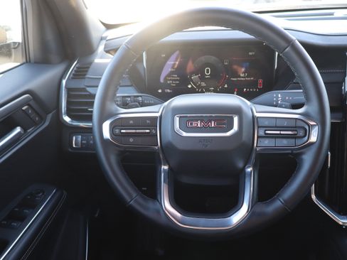 Used 2025 GMC Acadia Elevation image 14