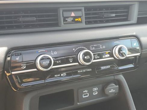 Used 2025 Honda Pilot Touring image 33