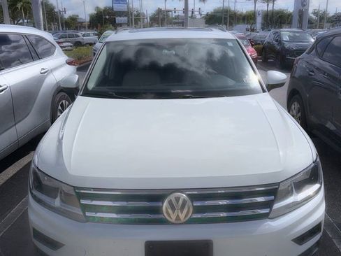Used 2018 Volkswagen Tiguan SE AWD/4WD image 1