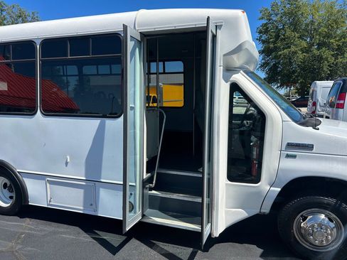 Used 2015 Ford E-350 and Econoline 350 Super Duty image 22