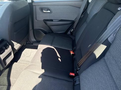 Used 2021 Nissan Rogue SV AWD/4WD image 12