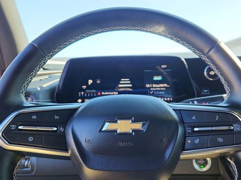 Used 2025 Chevrolet Traverse LT w/ Driver Confidence Package image 12