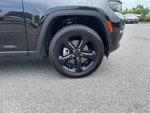 Used 2024 Jeep Grand Cherokee L Limited w/ Black Appearance Package AWD/4WD image 33