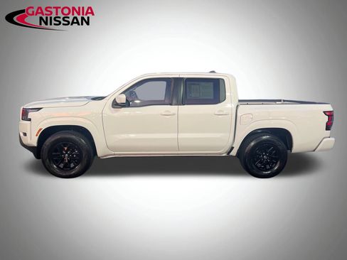 Used 2024 Nissan Frontier SV image 9