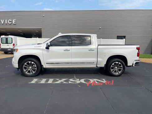 Used 2022 Chevrolet Silverado 1500 High Country w/ Technology Package AWD/4WD image 2