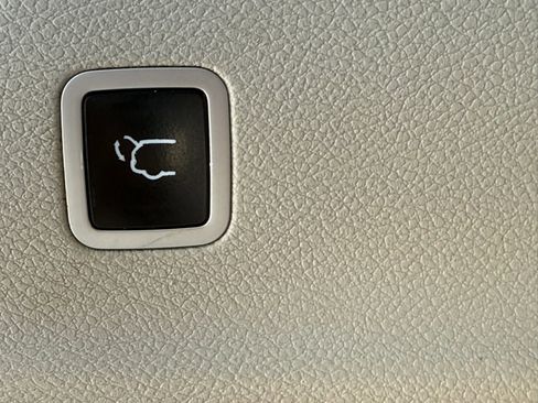 Used 2019 Chrysler Pacifica Touring-L FWD image 14