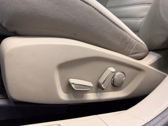 Used 2019 Ford Fusion SE FWD image 14