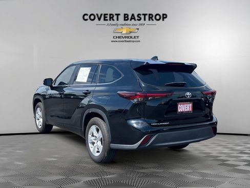 Used 2025 Toyota Highlander LE FWD image 5