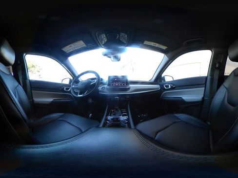 Used 2025 Jeep Compass Limited image 43