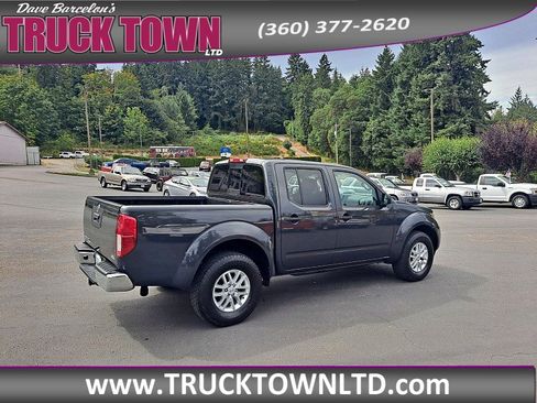 Used 2015 Nissan Frontier SV image 3