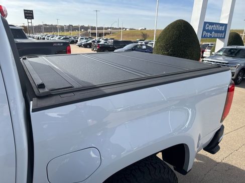 Used 2021 Chevrolet Colorado LT w/ Safety Package image 12