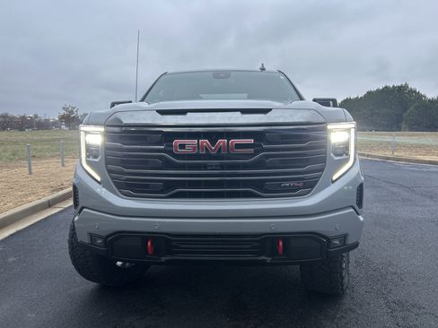 Used 2024 GMC Sierra 1500 AT4 image 3
