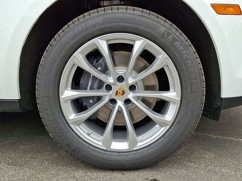 New 2026 Porsche Macan AWD/4WD image 12