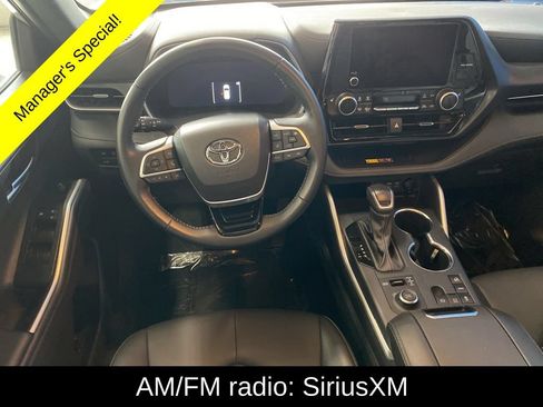 Used 2025 Toyota Highlander XSE AWD/4WD image 4