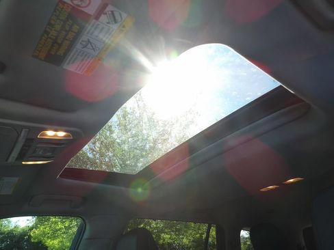 Used 2021 Toyota Highlander XLE FWD image 15