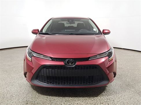 Used 2022 Toyota Corolla LE image 3