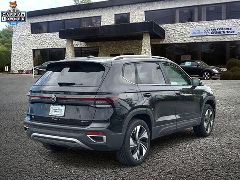 Used 2025 Volkswagen Taos SE AWD/4WD image 6