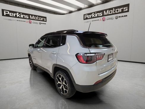Used 2025 Jeep Compass Limited image 3
