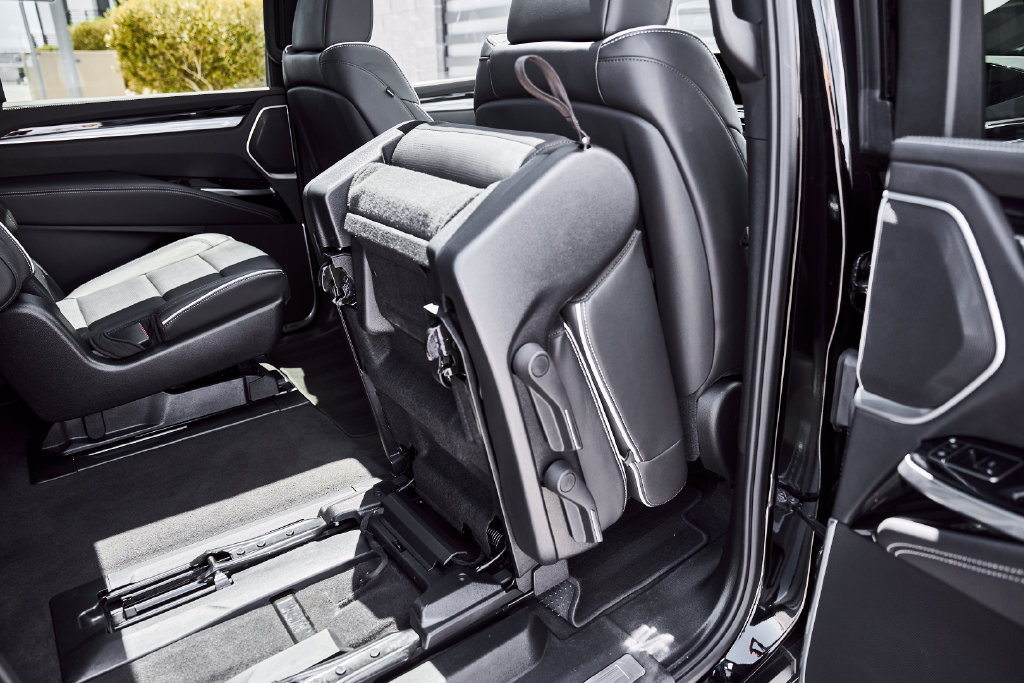 Used 2025 Cadillac Escalade ESV Sport AWD/4WD image 45