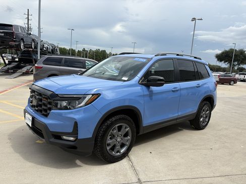 Certified 2025 Honda Passport TrailSport image 4