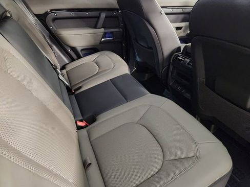 New 2026 Land Rover Defender 110 X-Dynamic SE image 32