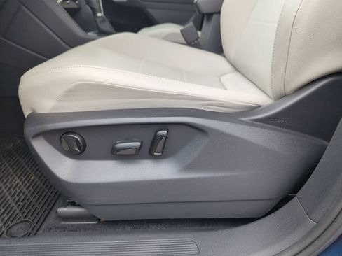 Used 2018 Volkswagen Tiguan SE w/ Panoramic Sunroof Package FWD image 13