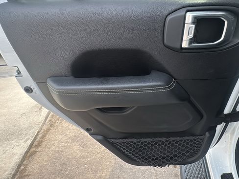 Certified 2020 Jeep Gladiator Overland image 15