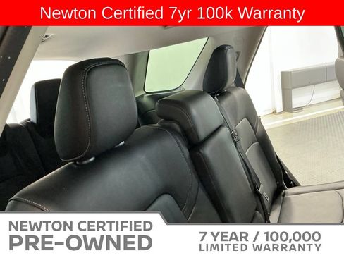 Used 2025 Nissan Pathfinder SL FWD image 19