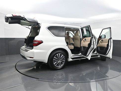 Used 2024 Nissan Armada SL w/ Captain's Chairs Package image 42
