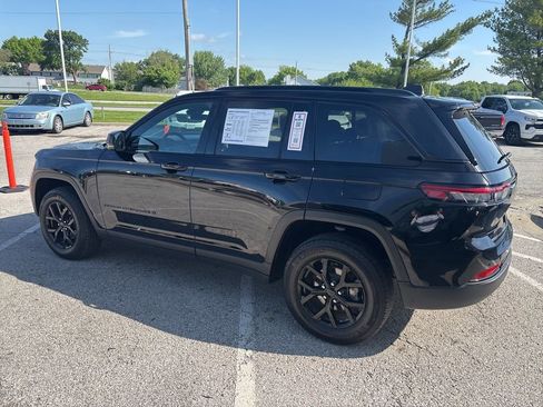Used 2025 Jeep Grand Cherokee Altitude AWD/4WD image 19