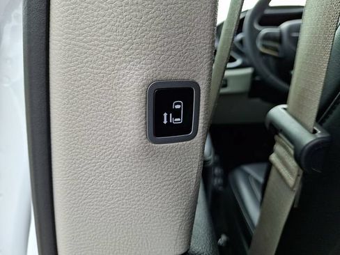 Used 2024 Chrysler Pacifica Touring-L FWD image 13
