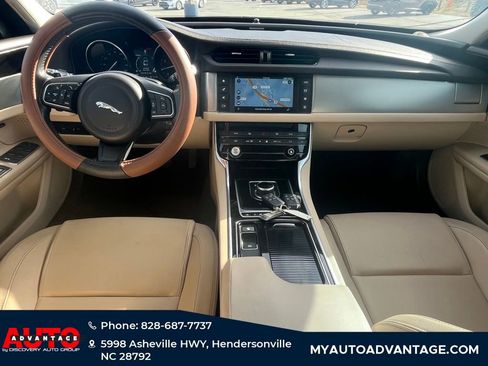 Used 2017 Jaguar XF image 2
