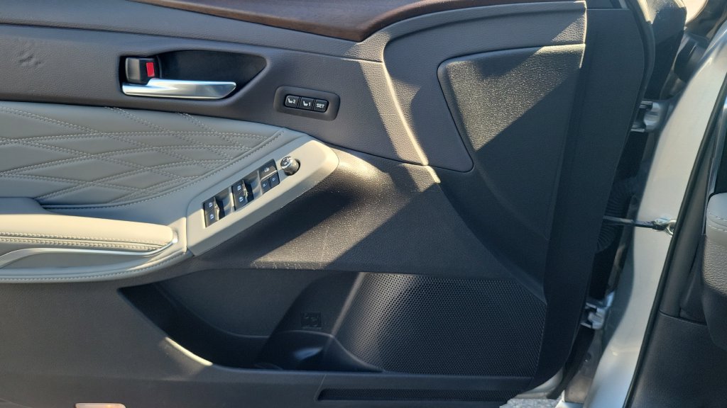 Used 2022 Toyota Avalon Limited w/ Advanced Safety Package FWD image 17