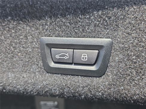 Used 2025 BMW 330i Sedan RWD image 9