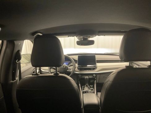 Used 2025 Jeep Compass Limited image 23