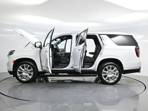 Used 2022 Chevrolet Tahoe High Country w/ Premium Package 2 AWD/4WD image 55